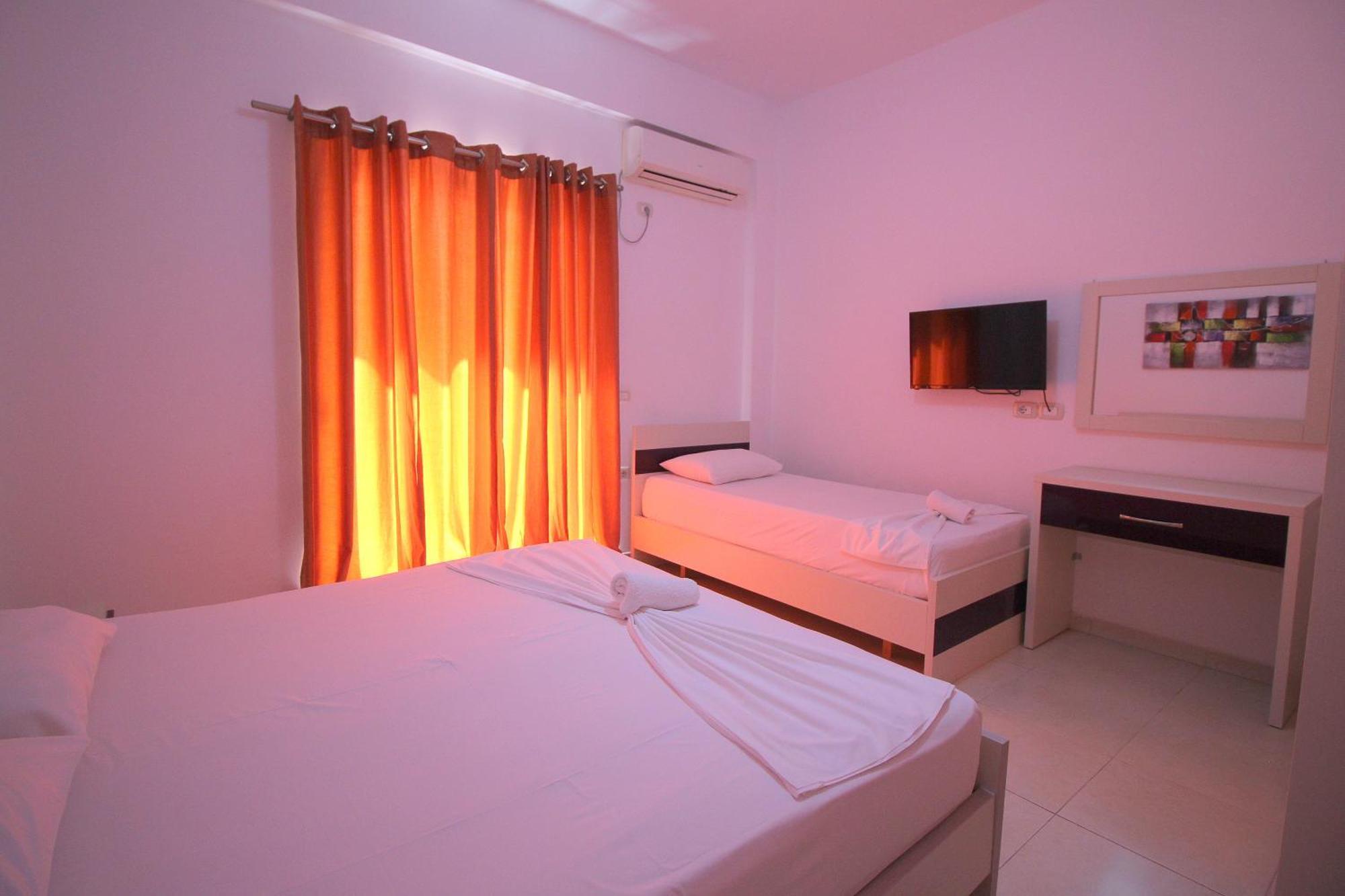 Hotel Argjiro Sarande Exterior photo